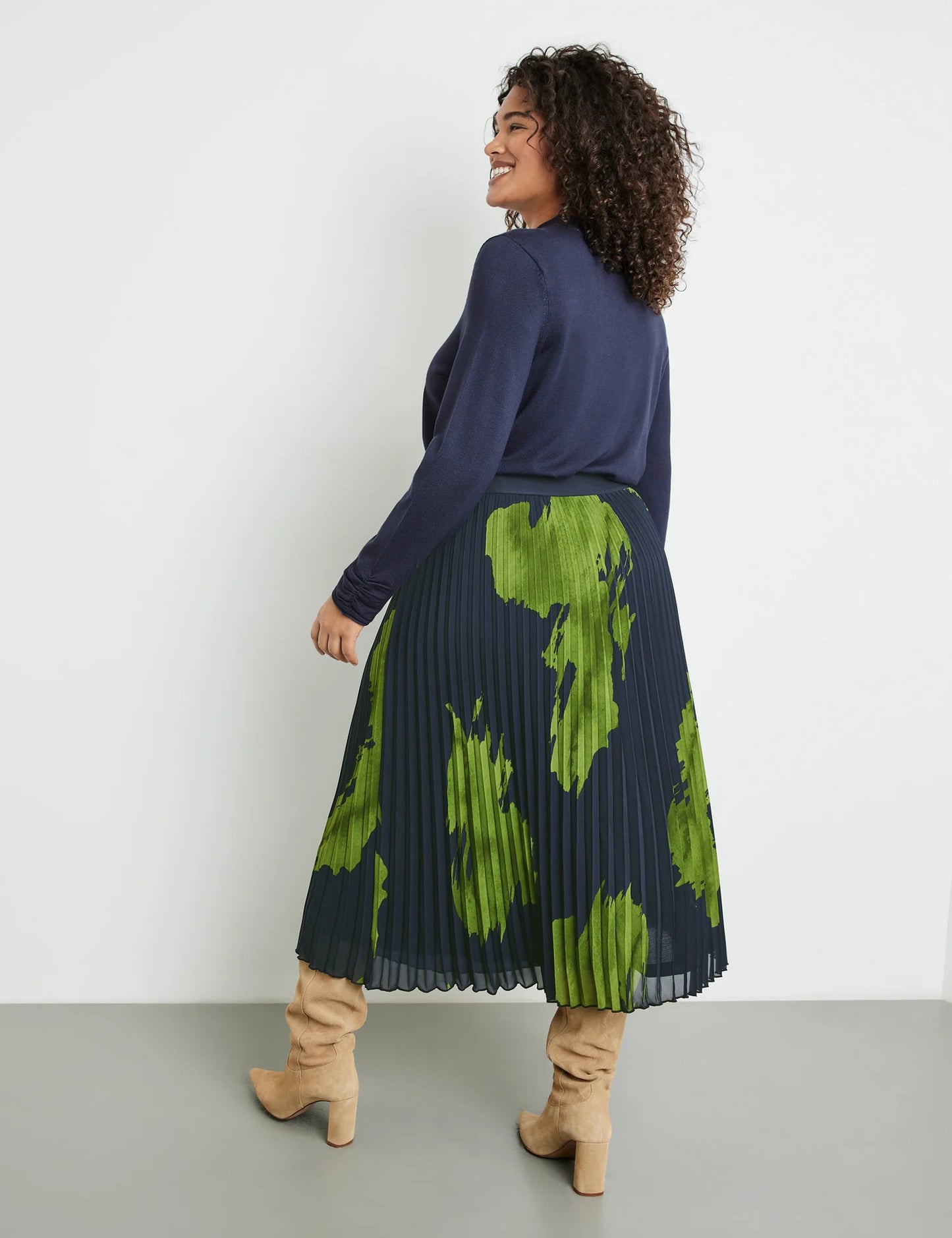 Pleated Skirt with elastic waist band